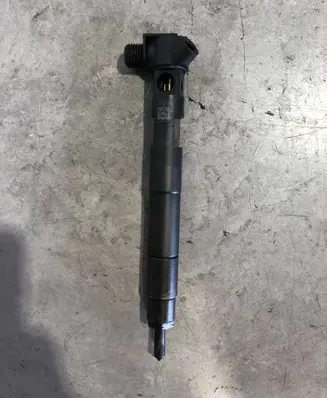 Mercedes-Benz CLA C117 X117 W117 Fuel injector A6510702387