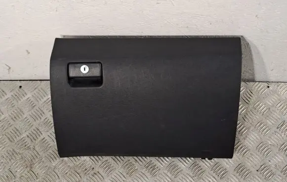 Toyota Avensis T270 Glove box 5555005090C0 5555005090
