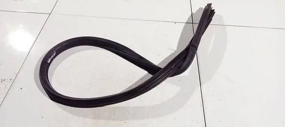 Dodge Caliber Rubber seal front coupe door 