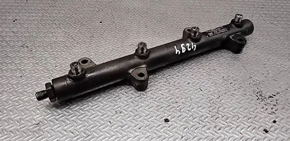 Audi A8 S8 D3 4E Fuel main line pipe 057130089C