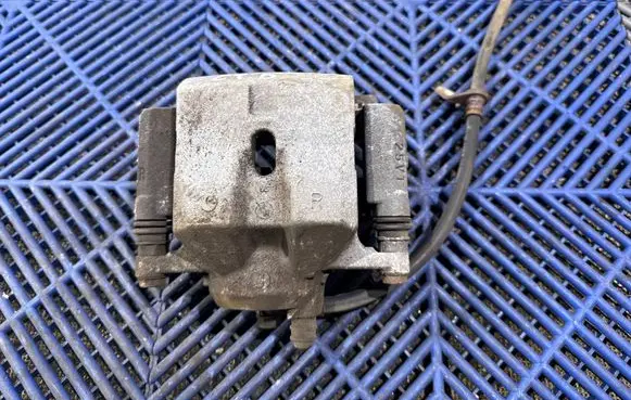 Lexus CT 200H Front brake caliper