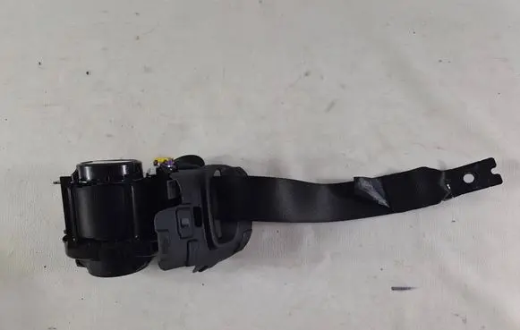 Tesla Model Y Juniper Rear seatbelt 667332800C