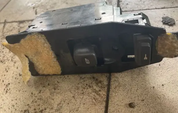 Volvo V70 Electric window control switch