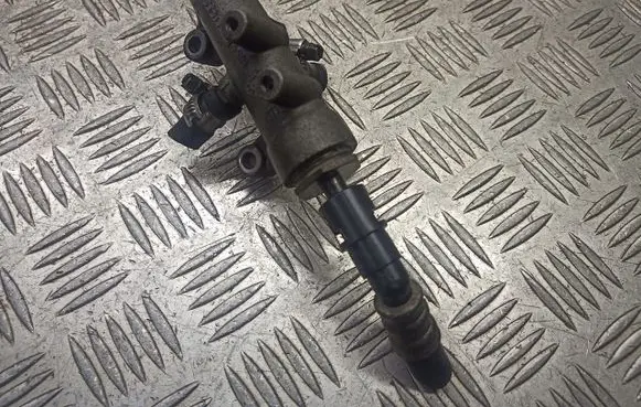 Opel Vectra C Fuel distributor 55203803