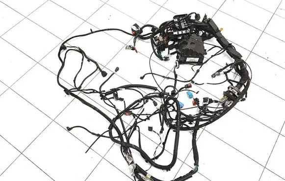 Peugeot 2008 II Fuse module 9824510780