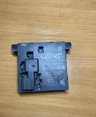 Mercedes-Benz E W211 Central body control module 2118704126 C2045