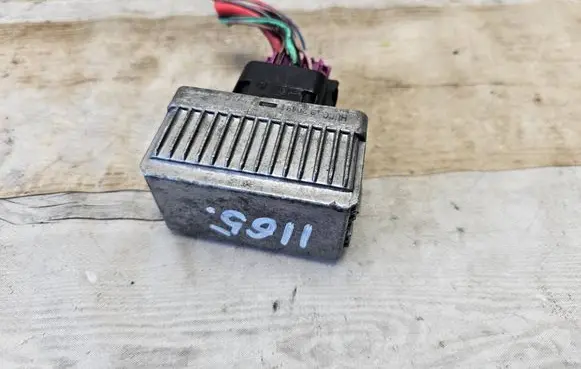 Opel Zafira B Glow plug pre-heat relay HUC0132049 32049
