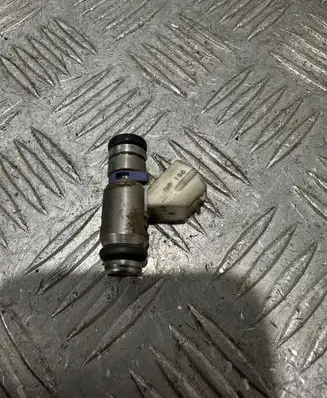 Seat Ibiza IV (6J,6P) Fuel injector 036031