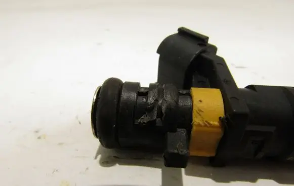 Peugeot 207 CC Fuel injector v75281768007