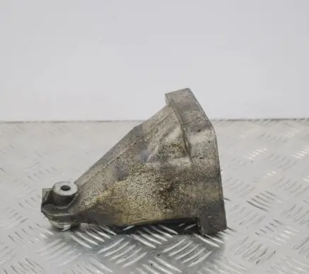 Mercedes-Benz C W203 Engine mounting bracket A2712230804