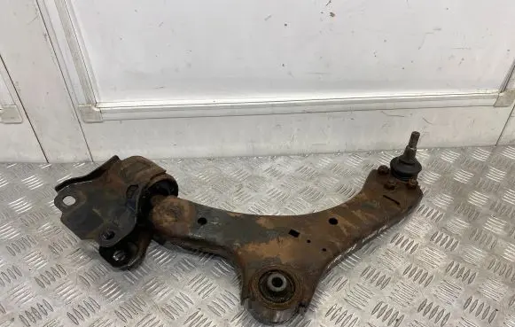 Volvo V70 Front lower control arm/wishbone 24409
