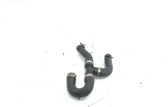 Mercedes-Benz Vito Viano W639 Engine coolant pipe/hose a6398320393