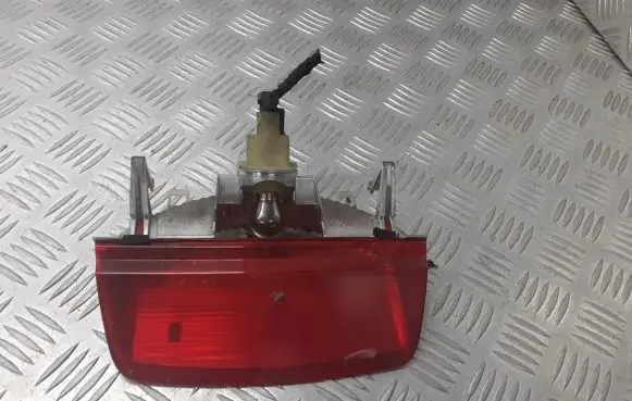 Nissan Micra Third/center stoplight