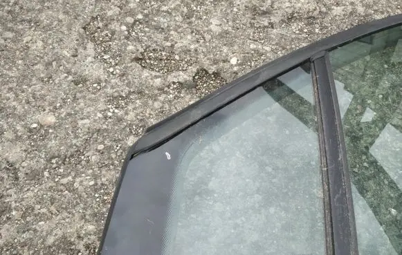 Citroen C8 Front door vent window glass four-door 