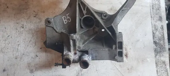 Volkswagen PASSAT B5 Generator/alternator bracket 028903143AF