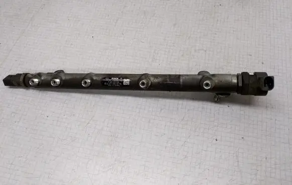 Mercedes-Benz E W211 Fuel main line pipe 0445214038 A6110700395