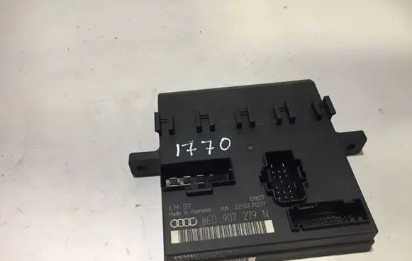 Audi A4 S4 B7 8E 8H Comfort/convenience module 8E0907279N
