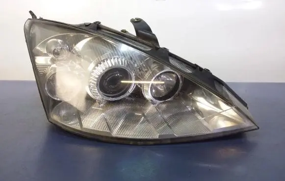 Ford Focus Headlight/headlamp 2M5113100