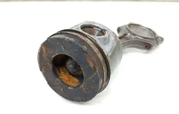 Volvo XC70 Piston with connecting rod P062 174