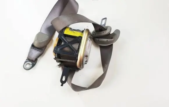 Mitsubishi Grandis Front seatbelt