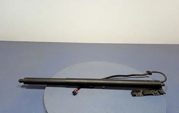 Maserati Levante Shock absorber/damper mounting bracket 670034275