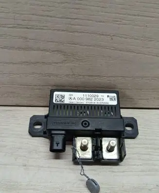 Mercedes-Benz E W212 Charging relay 1110029 A0009822023 01031431370500