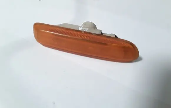 Front fender indicator light