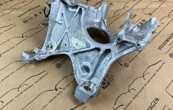 Audi A4 S4 B9 Engine mounting bracket 8W0399296E