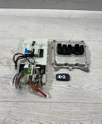BMW 3 F30 F35 F31 Engine ECU kit and lock set 7649131 9292652 0261S08709