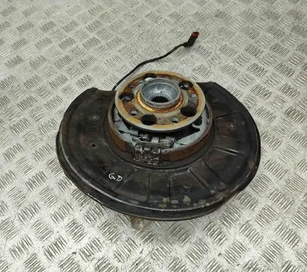 Mercedes-Benz CLS C218 X218 Rear wheel hub A2123500241