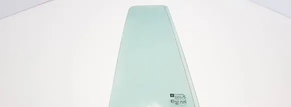 Opel Zafira B Rear vent window glass 013132382 498166255