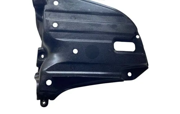 Toyota Avensis T270 Rear bumper underbody cover/under tray 5839805030