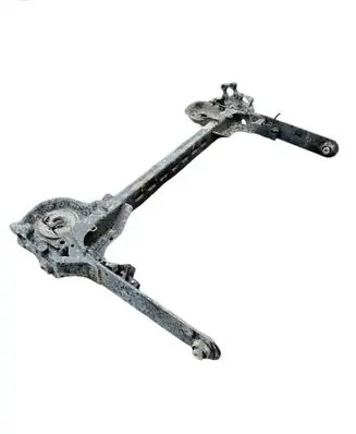Renault Trafic III (X82) Rear axle beam 