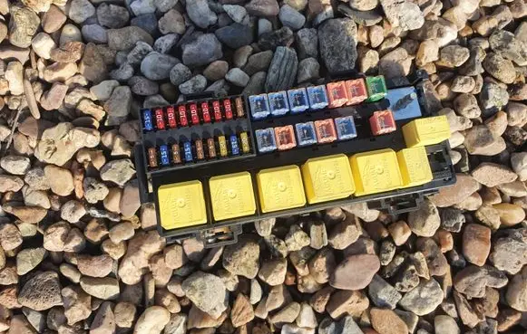 Jaguar S-Type Fuse module XW4T14A003A