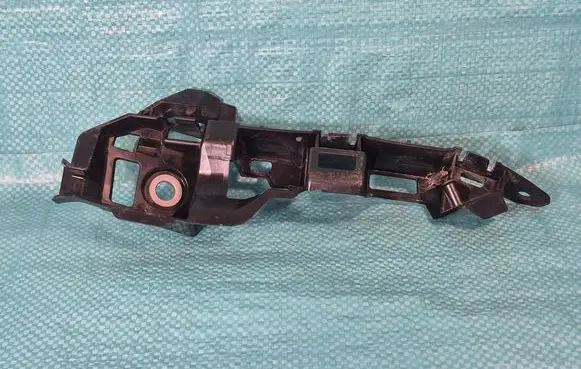Front bumper mounting bracket
