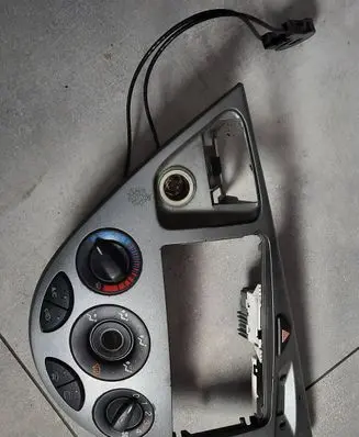 Ford Focus Climate control unit 98ABA047A04AGW