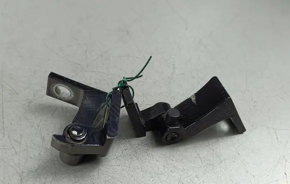 MG HS Front door hinge set 