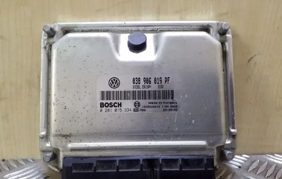 Skoda Octavia Mk1 (1U) Engine control unit/module 038906019PF 0281015334