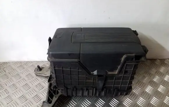 Battery box tray