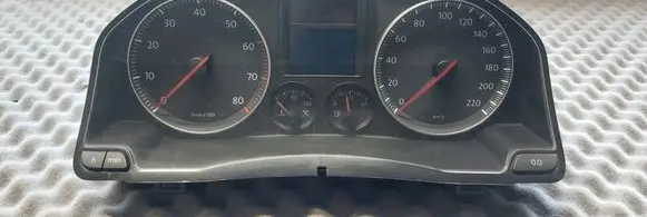 Volkswagen Golf V Speedometer (instrument cluster) 1K0920852G V0007000 VWZ7Z0E3072856