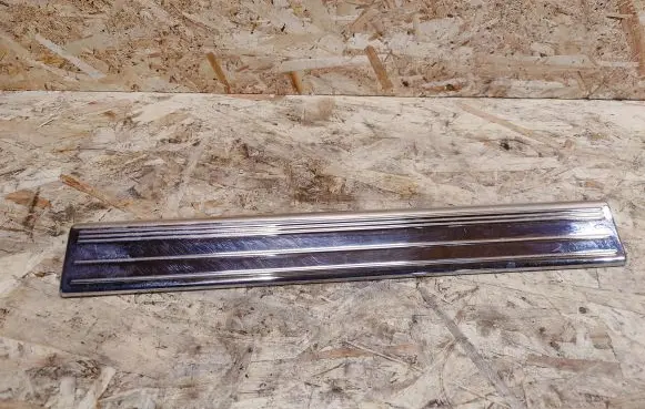 Mercedes-Benz S W220 Front sill trim cover A2206808335 A2206805535