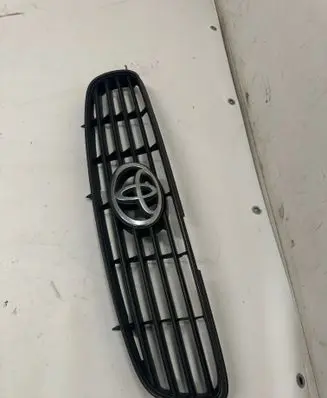 Toyota Avensis T250 Front grill 53111A430
