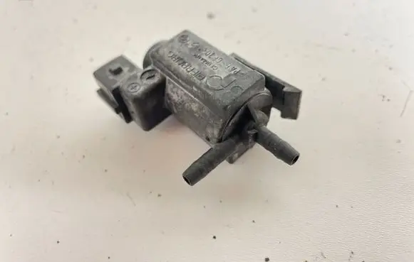 Volvo V70 Vacuum valve 