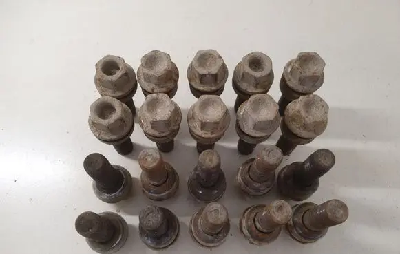 Volkswagen Transporter - Caravelle T5 Nuts/bolts 