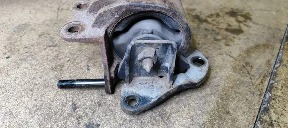 Hyundai Santa Fe Engine mount bracket 218323F050