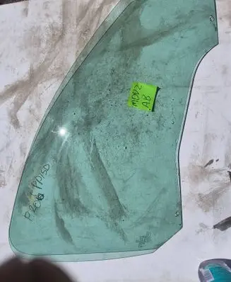 Peugeot 206 Front door window glass four-door 232356