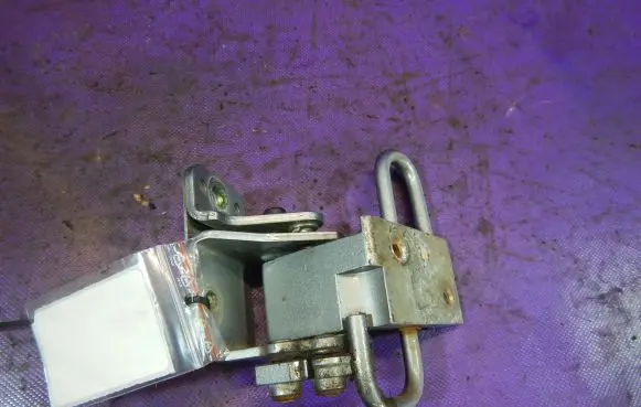 Audi A4 S4 B6 8E 8H Front door lower hinge 8E0833411