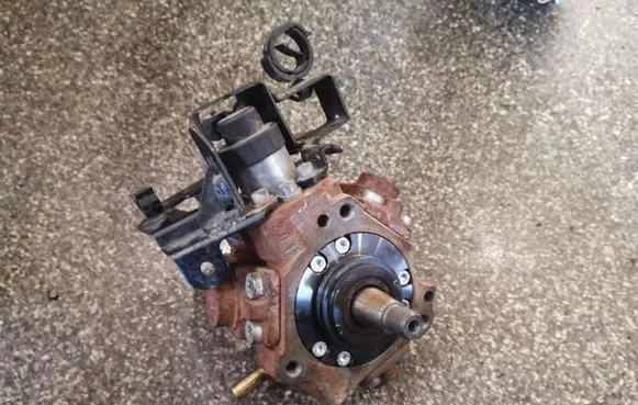 Ford Focus Fuel injection high pressure pump 0445010102 9683703780A