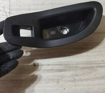 Fiat 500X Rear door window switch trim 