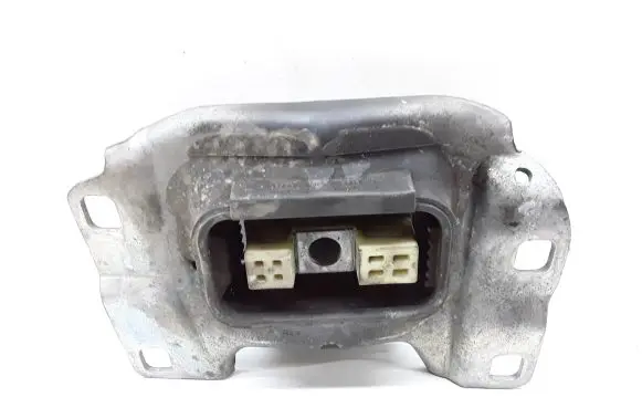 Volvo V40 Engine mount bracket V617M121AB V617M121CB